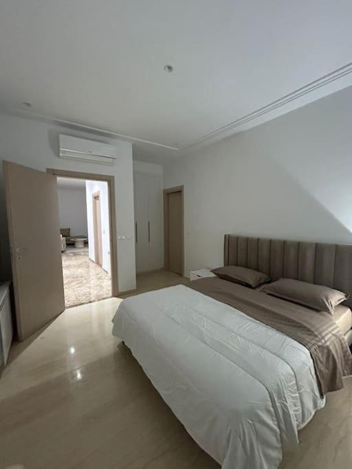 Moderne S2 Jardin De Carthage * Tunis